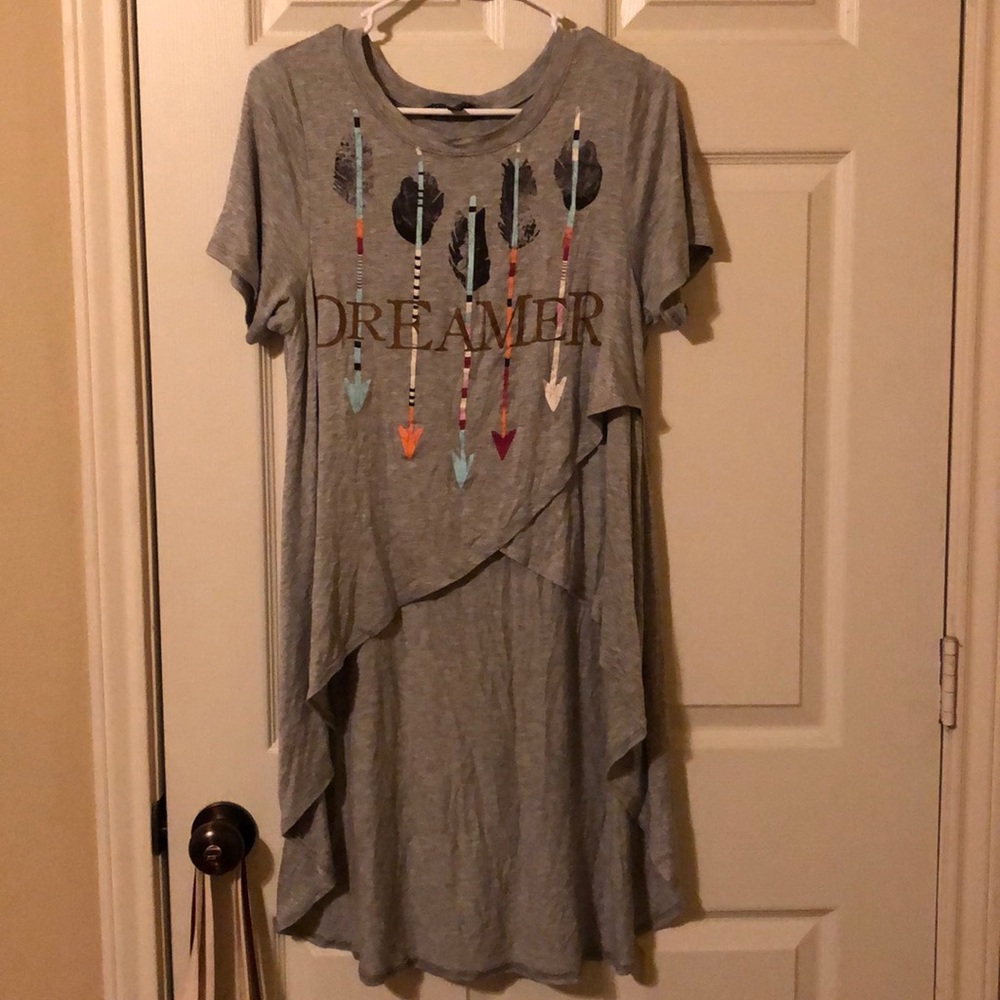 Dreamer hi-low tee